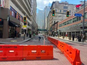 The authorities have reported that road closures have already been implemented in different areas and that municipal teams are finalizing details on infrastructure projects.