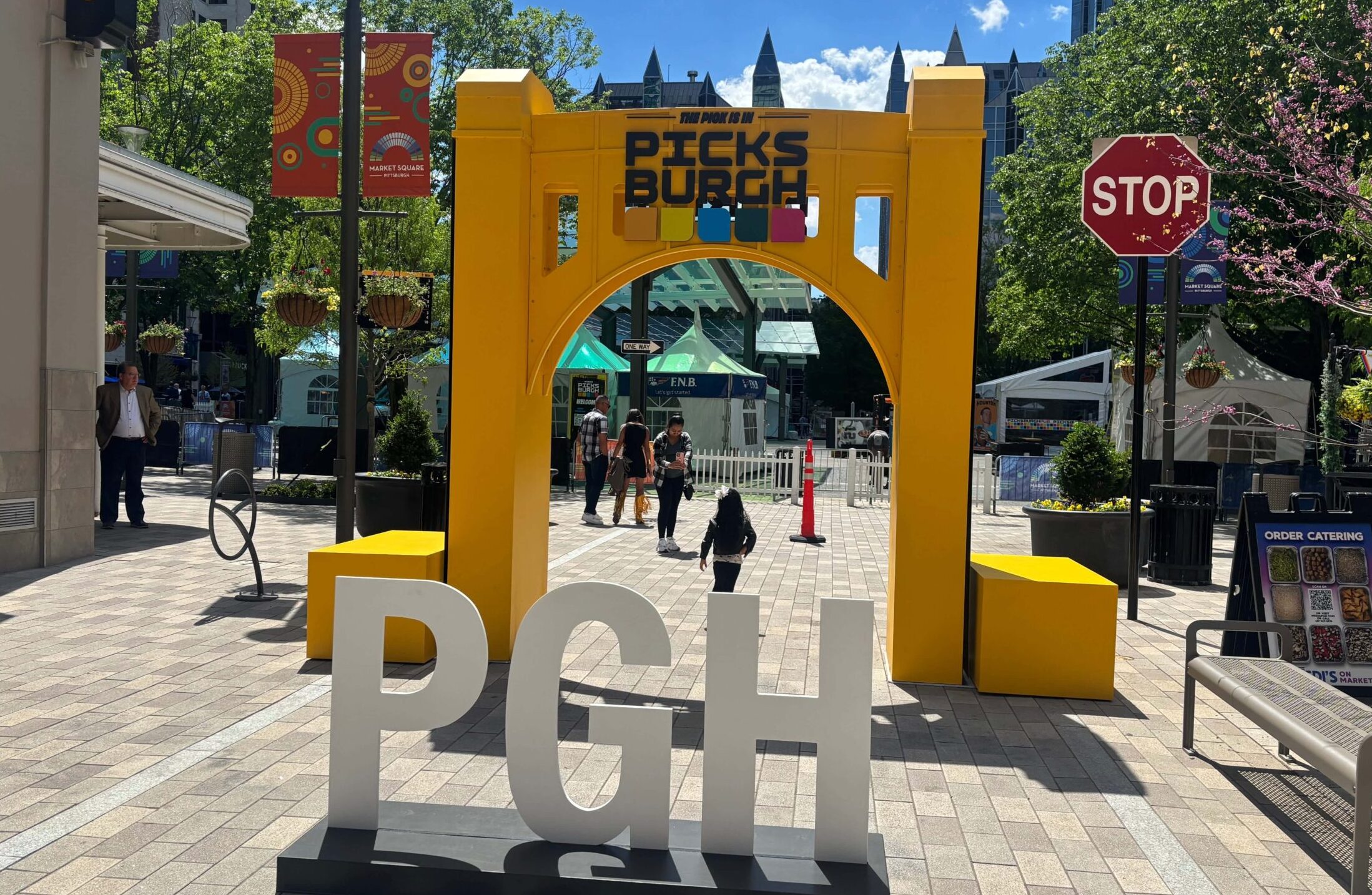 On Wednesday, April 22, 2026, the redesigned Market Square in the heart of Pittsburgh was reopened. The $15 million project was developed by the Pittsburgh Downtown Partnership (PDP). PHOTO: PITTSBURGH GLOBAL NEWS/ FREDDY POTOY ROSALES